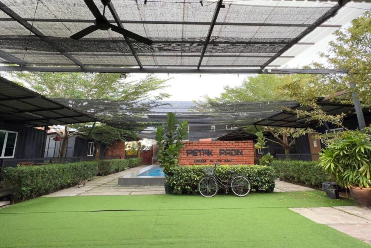 Petak Padin Cottage By The Pool, Kepala Batas  Dış mekan fotoğraf